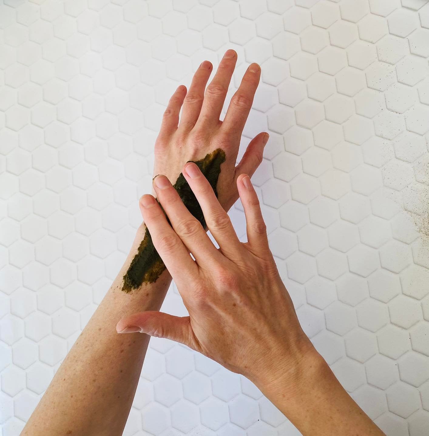 Aalgo seaweed skincare being smoothed onto skin